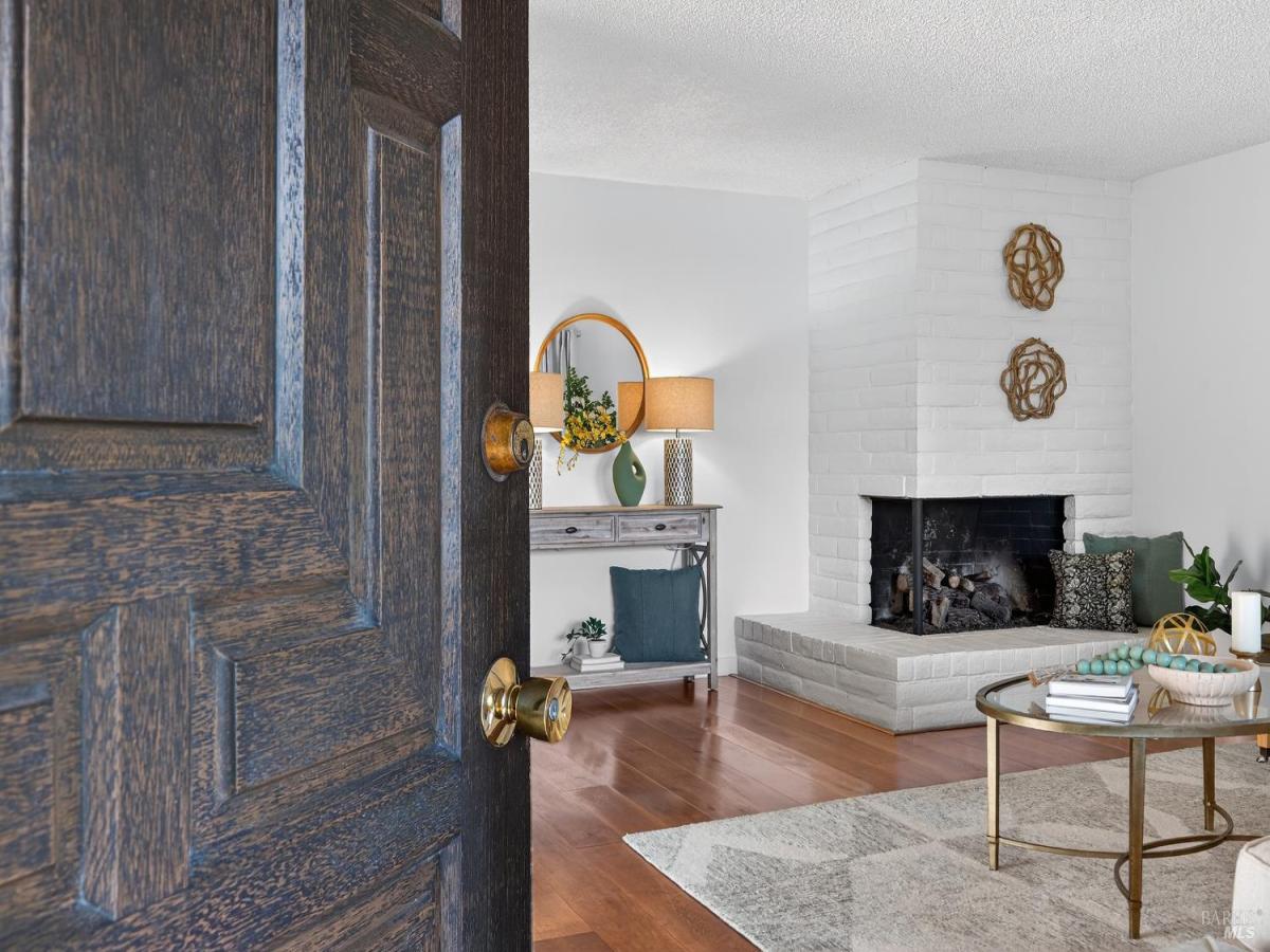 MLS #326008188 img 0