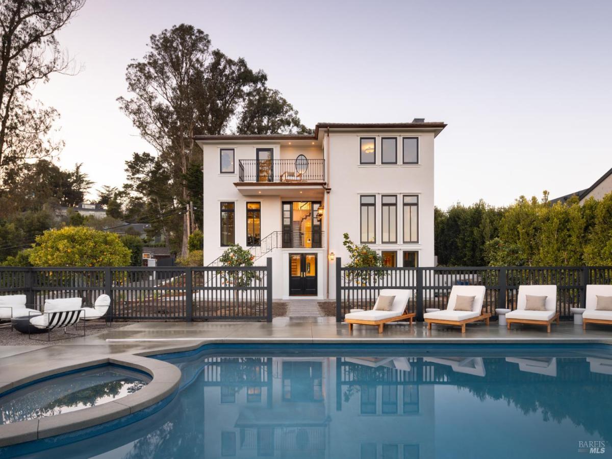 MLS #326008632 img 0