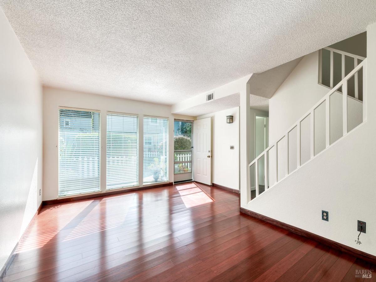 MLS #326008790 img 0