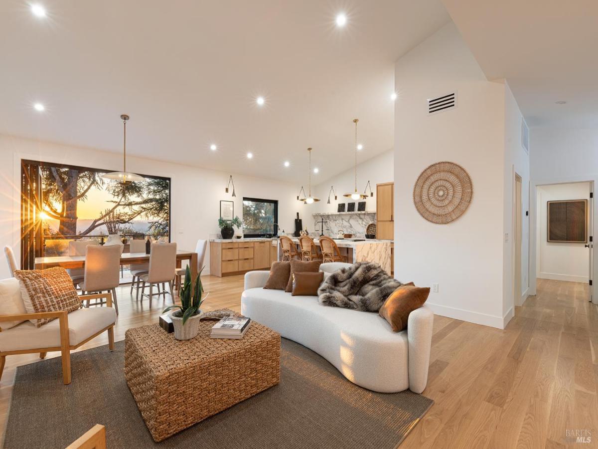 MLS #326008969 img 0