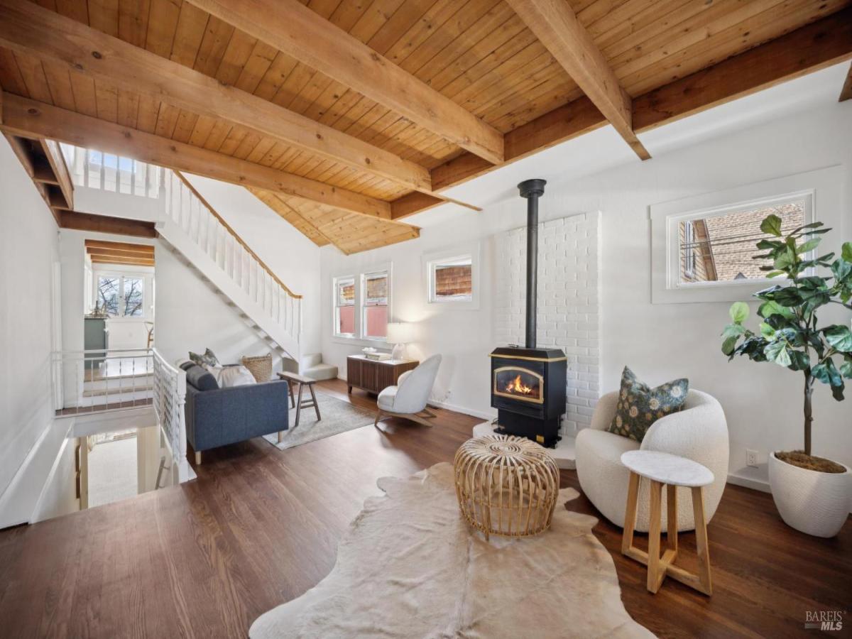 MLS #326008985 img 0