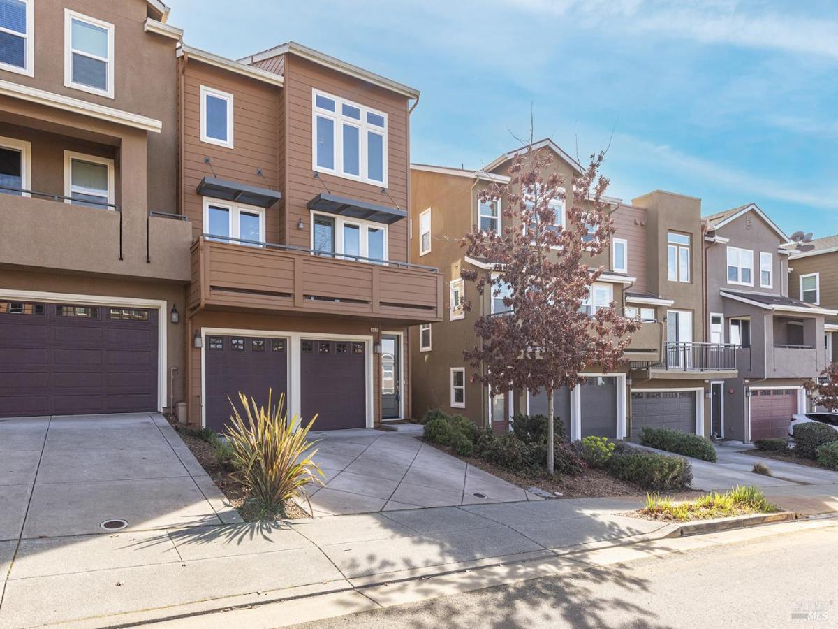 MLS #326008993 img 0