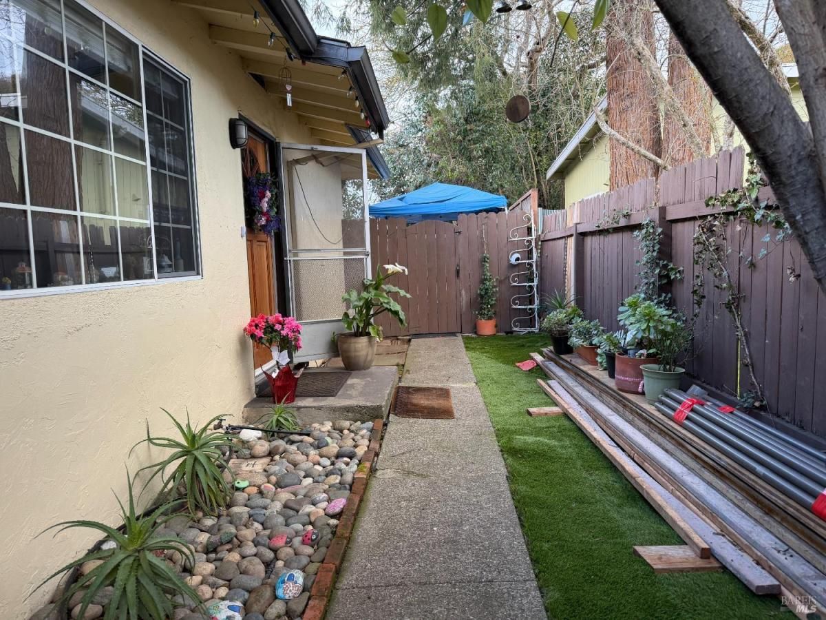 MLS #326009210 img 0