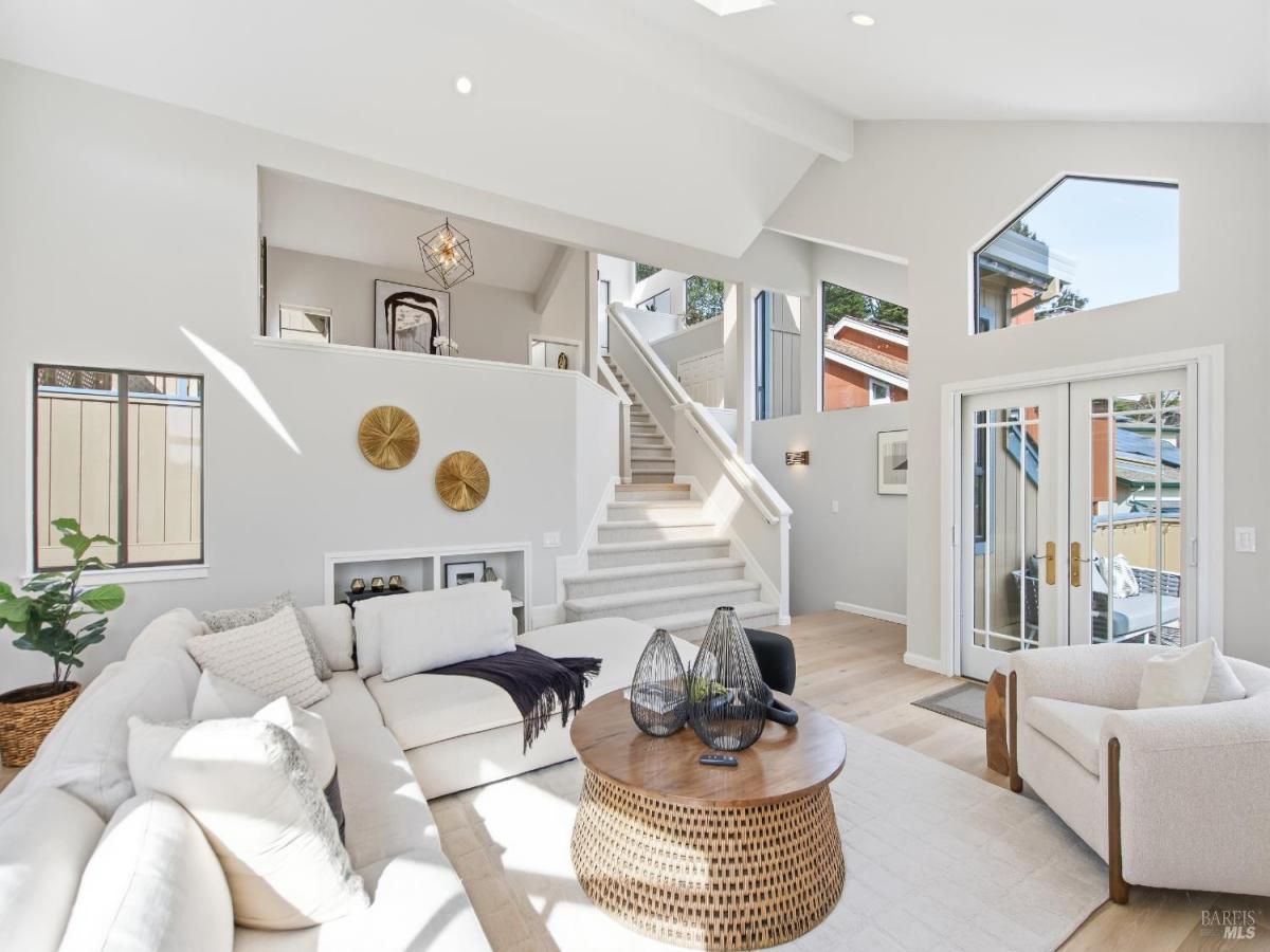 MLS #326009266 img 0