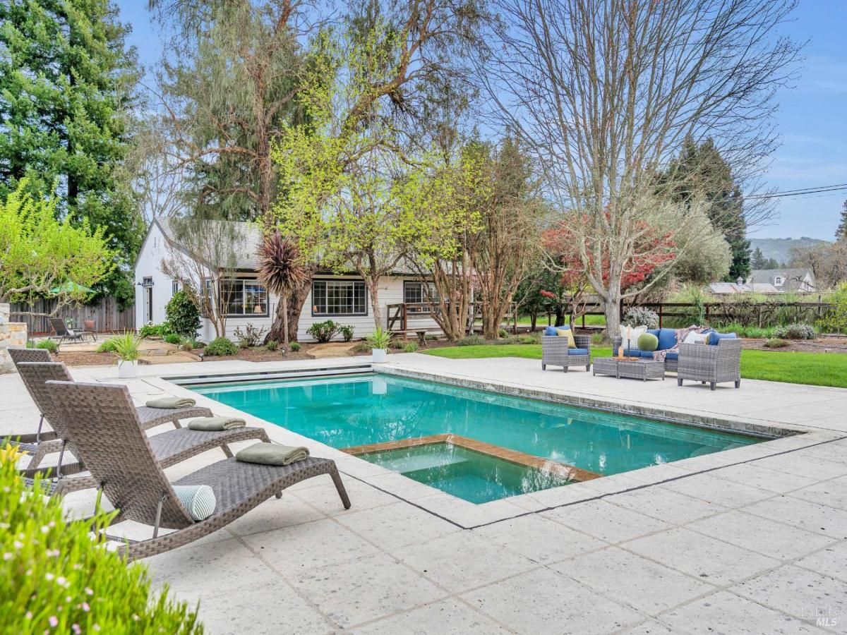 MLS #326009635 img 0