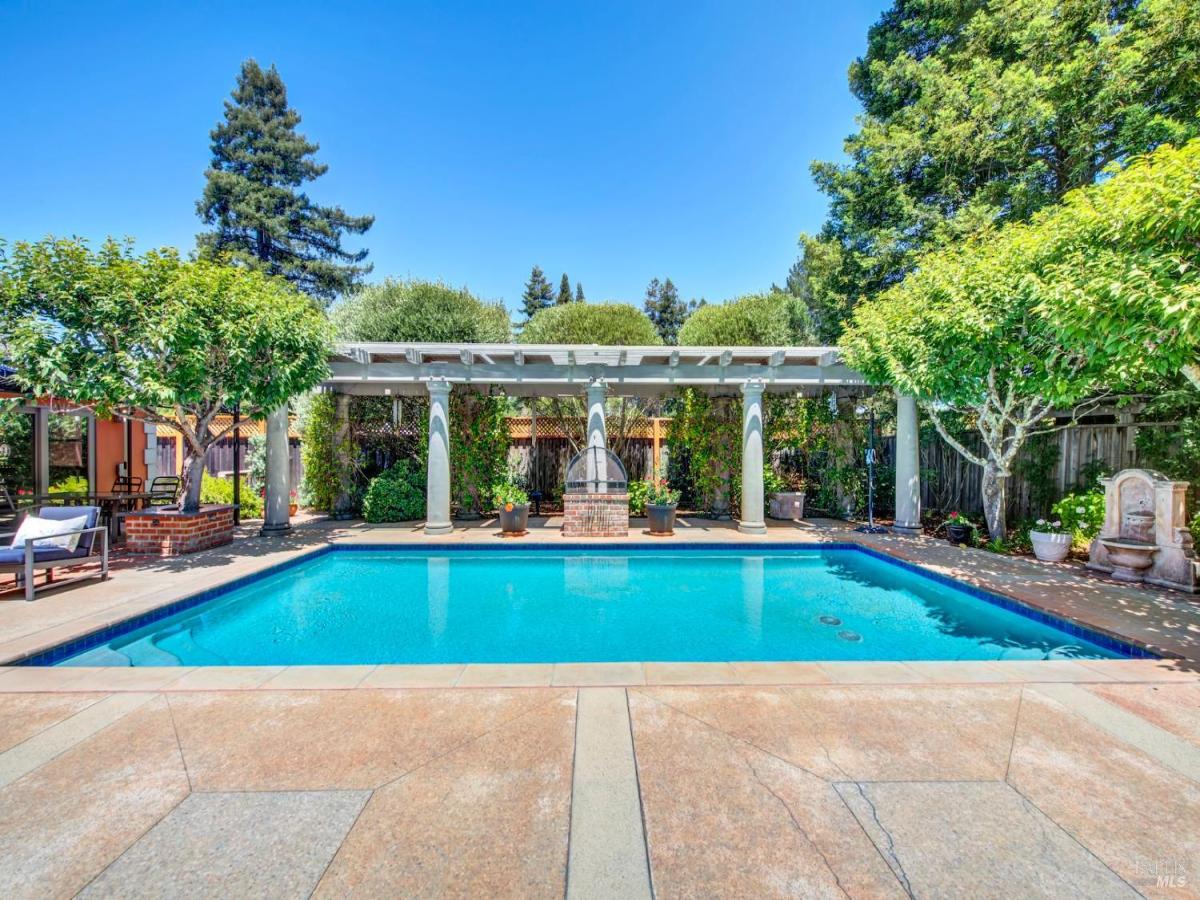 MLS #326009690 img 0