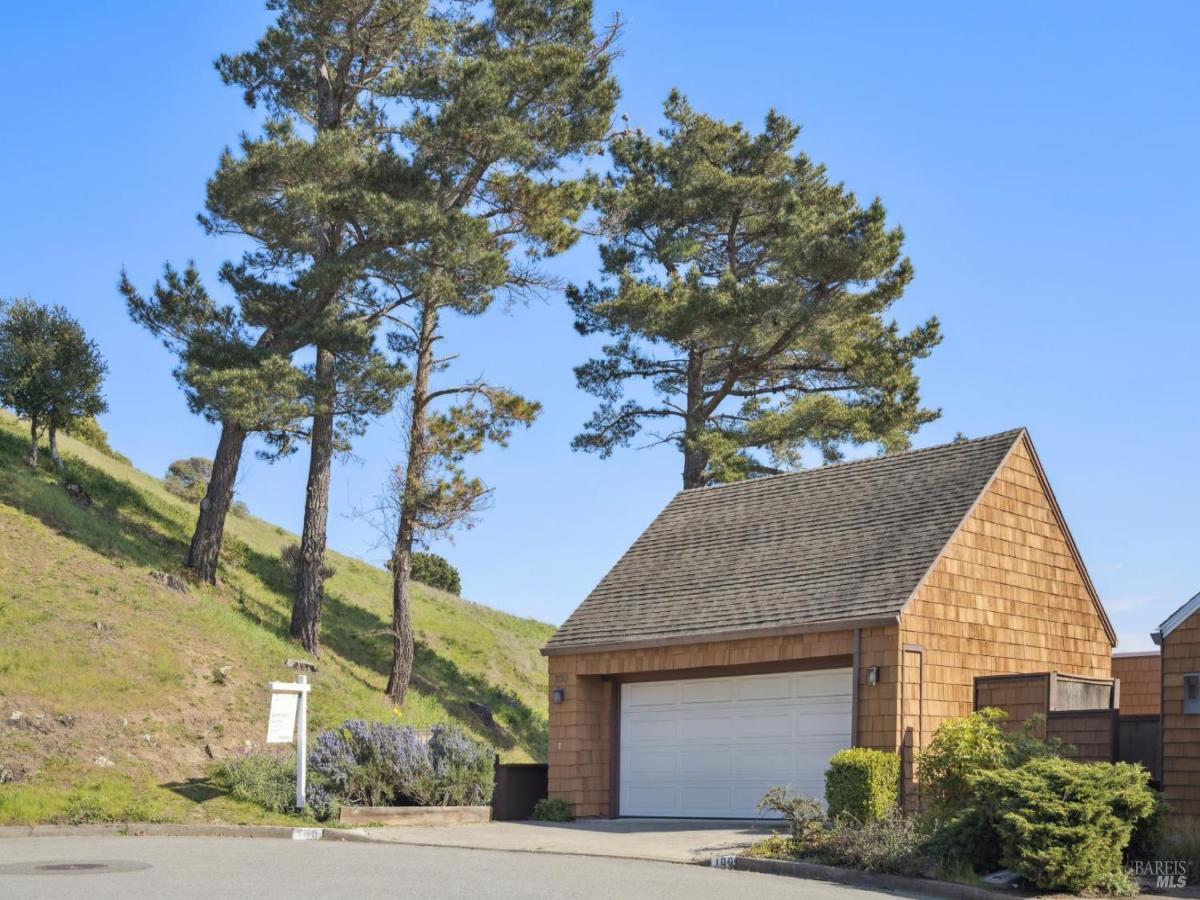 MLS #326009890 img 0