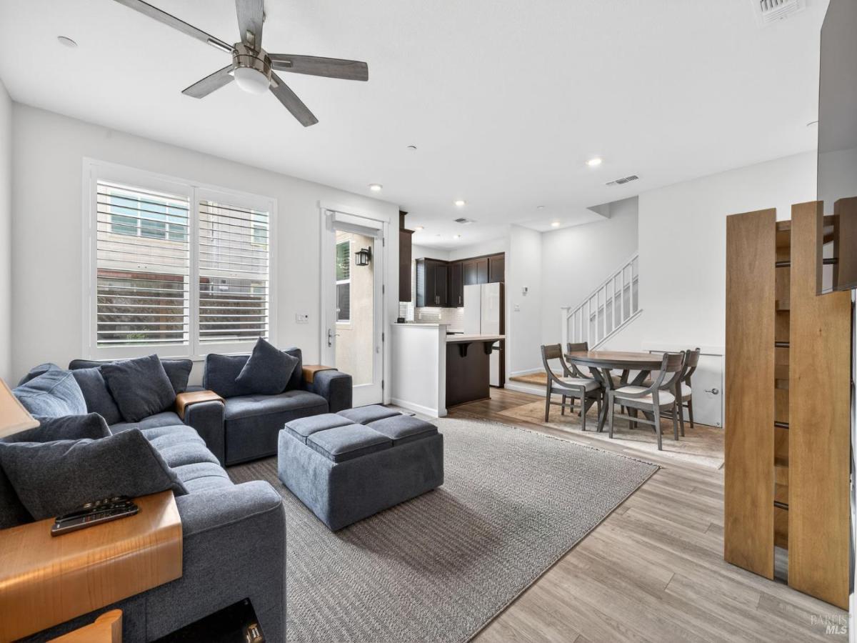 MLS #326009935 img 0