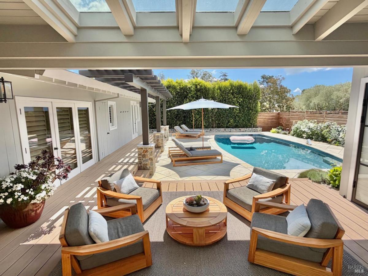 MLS #326010007 img 0