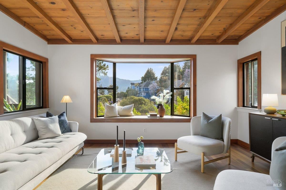 MLS #326010014 img 0