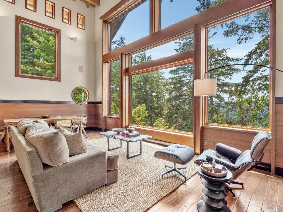 MLS #326010016 img 0