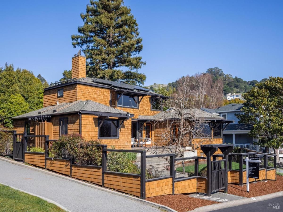 MLS #326010079 img 0