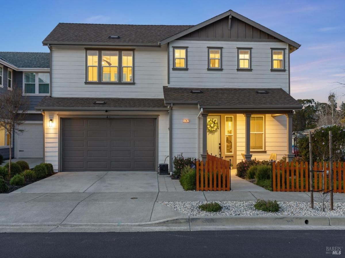 MLS #326010086 img 0