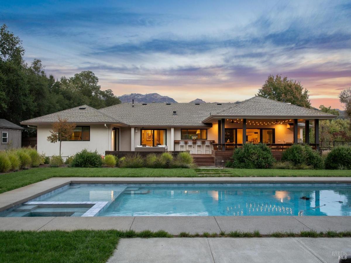 MLS #326010128 img 0