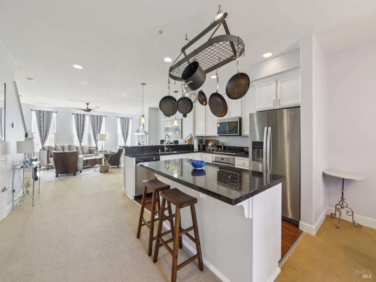 MLS #326010133 img 0