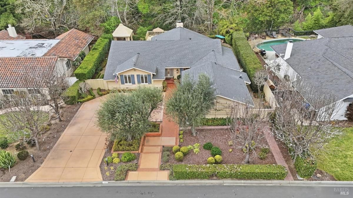 MLS #326010165 img 0