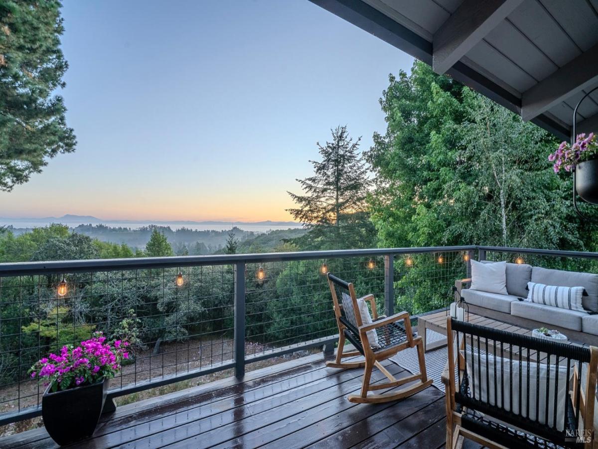 MLS #326010202 img 0