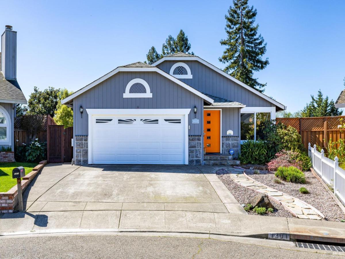 MLS #326010282 img 0