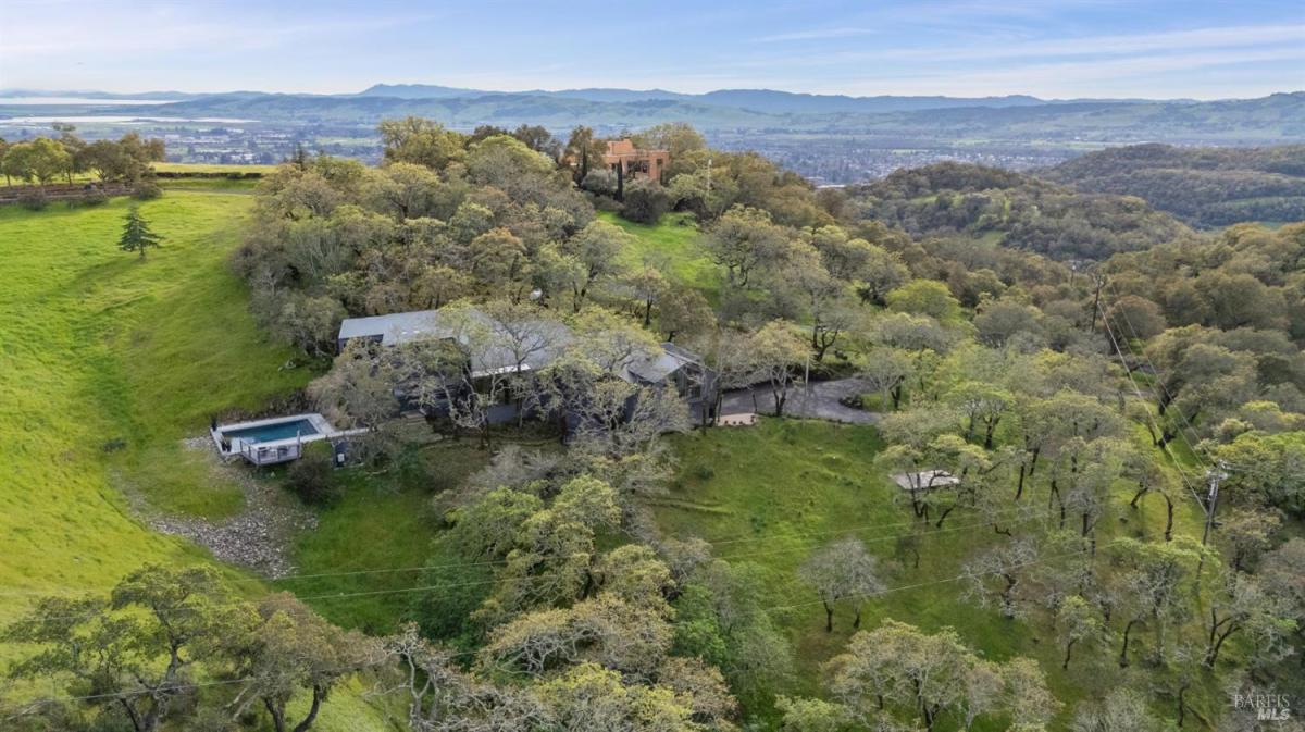 MLS #326010400 img 0