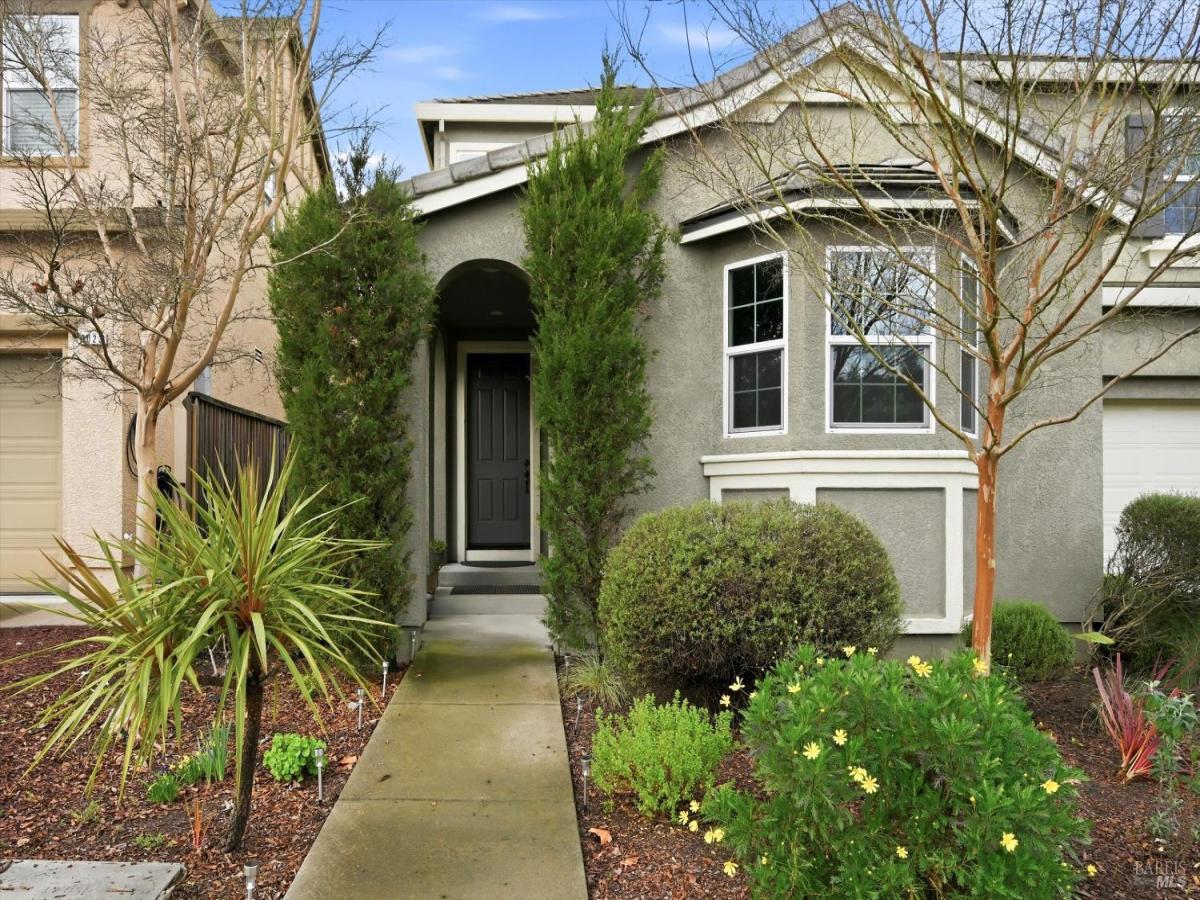 MLS #326010421 img 0