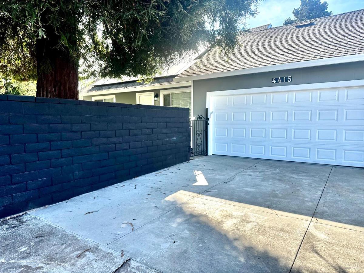 MLS #326010440 img 0