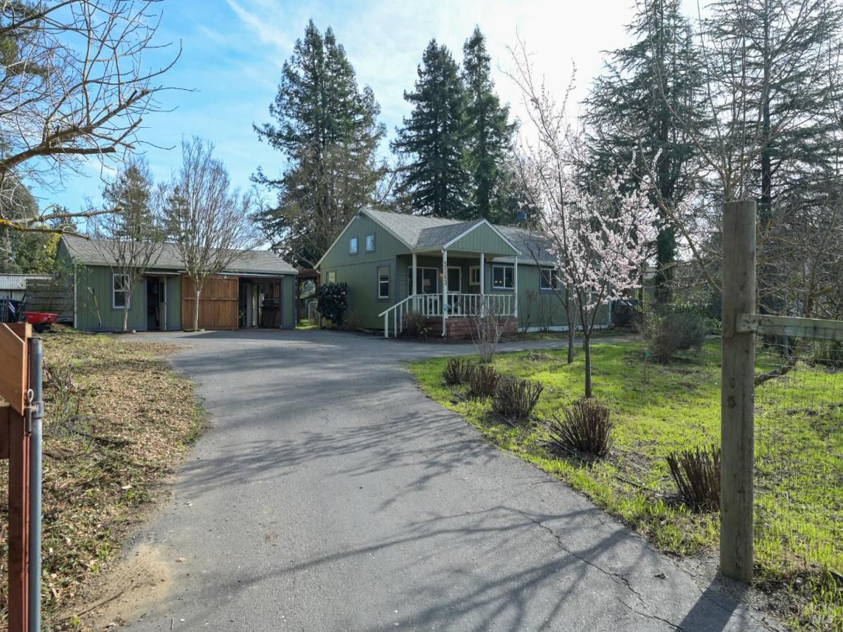 MLS #326010598 img 0