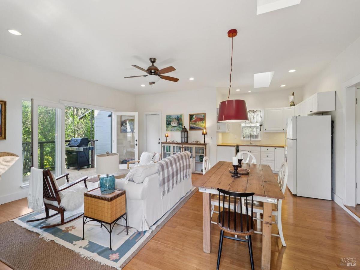 MLS #326010600 img 0