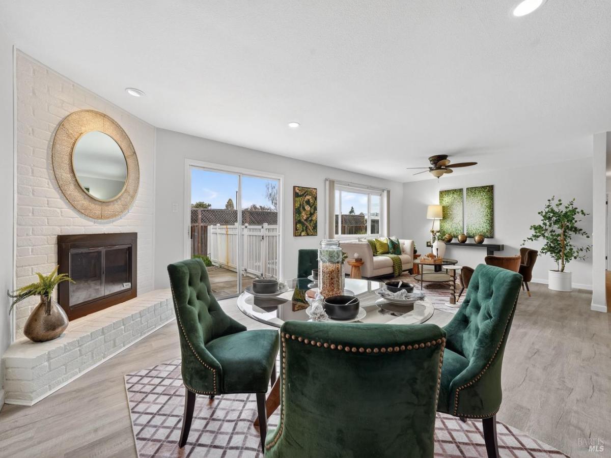 MLS #326010804 img 0