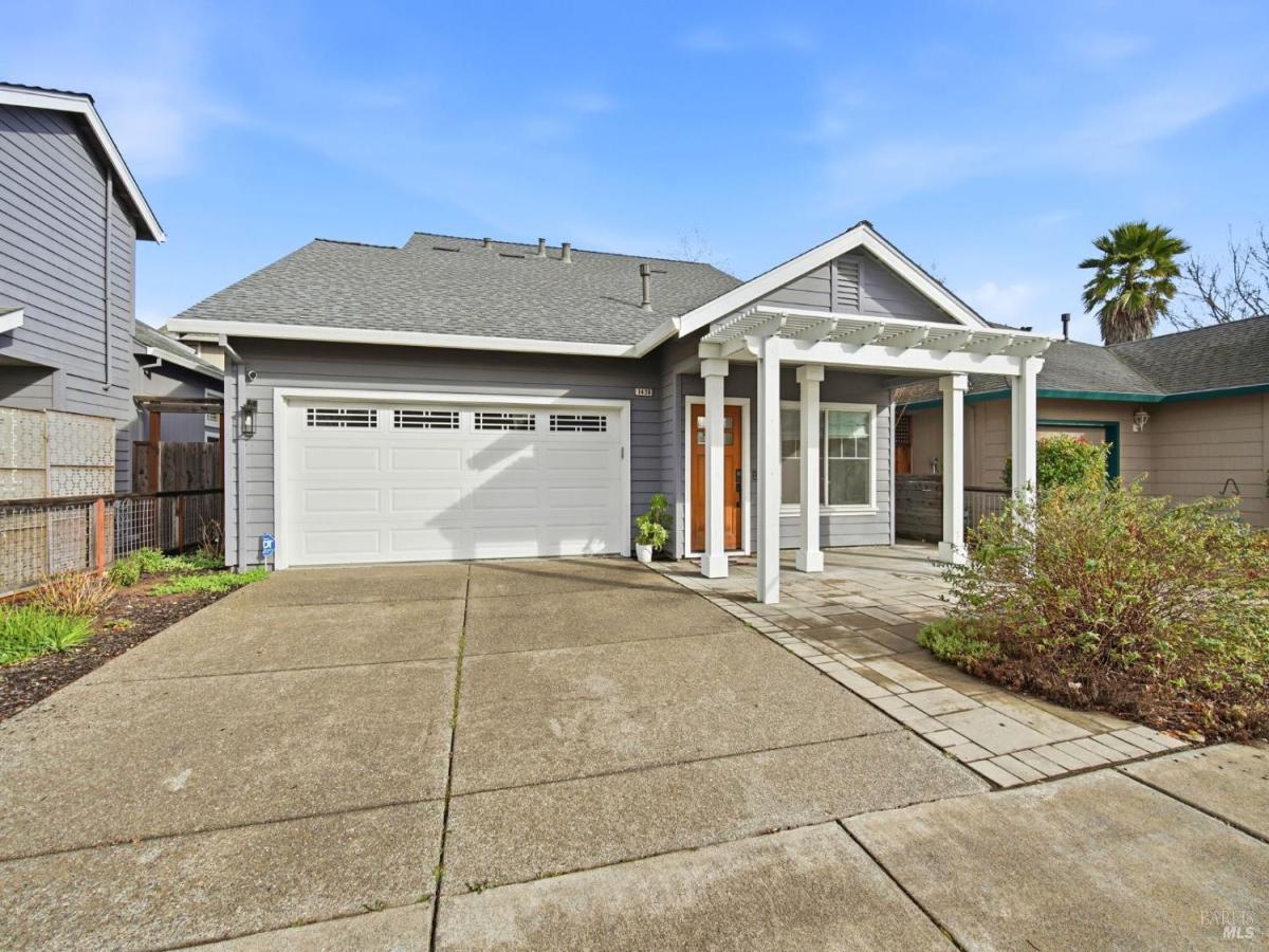 MLS #326010808 img 0