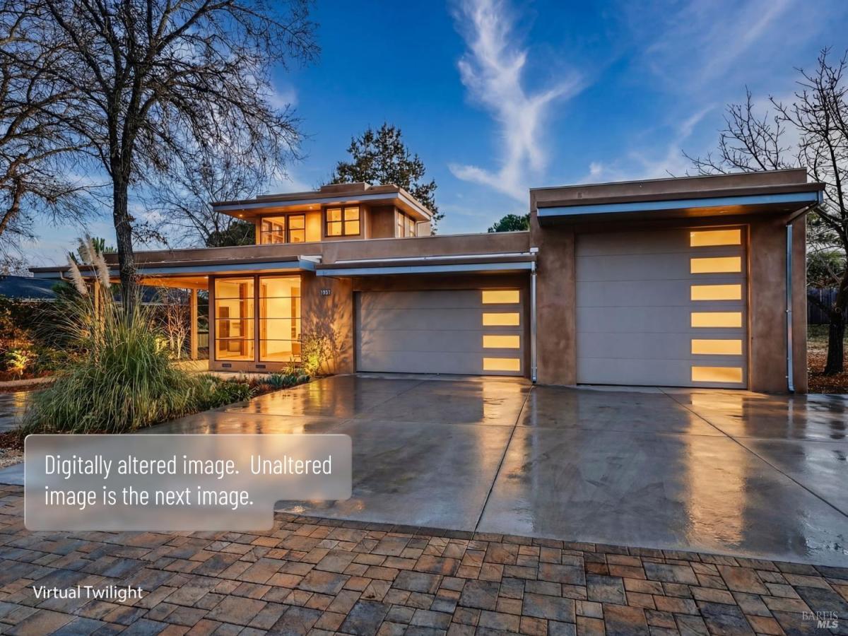 MLS #326011045 img 0