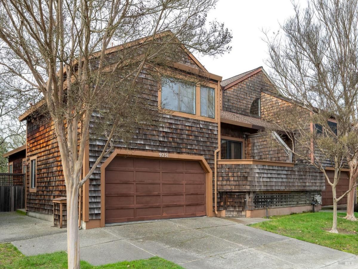 MLS #326011335 img 0