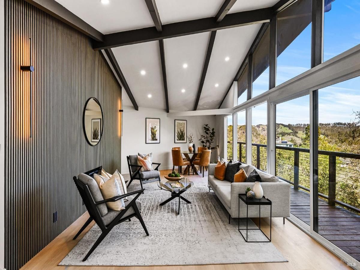 MLS #326011451 img 0