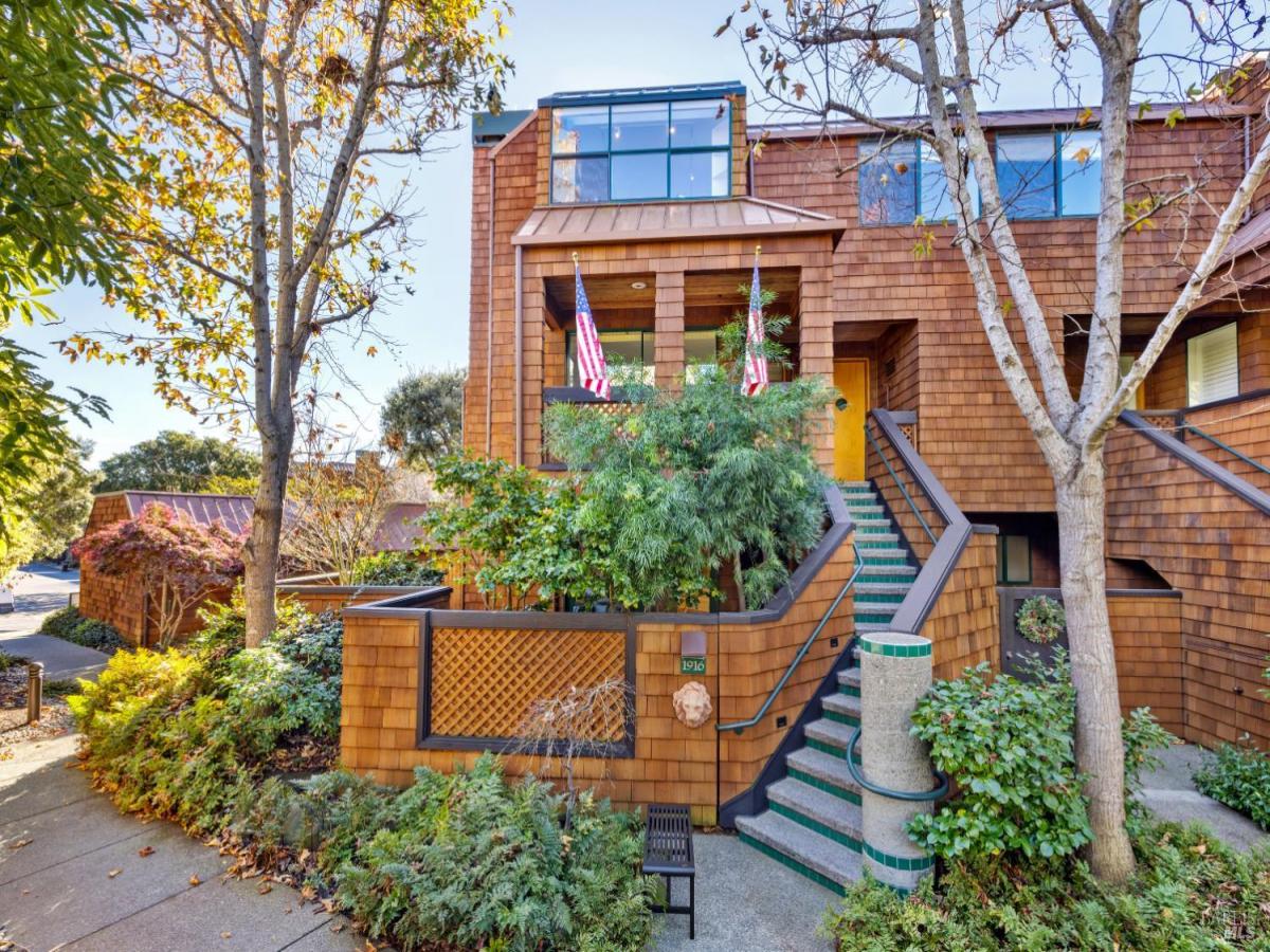 MLS #326011718 img 0