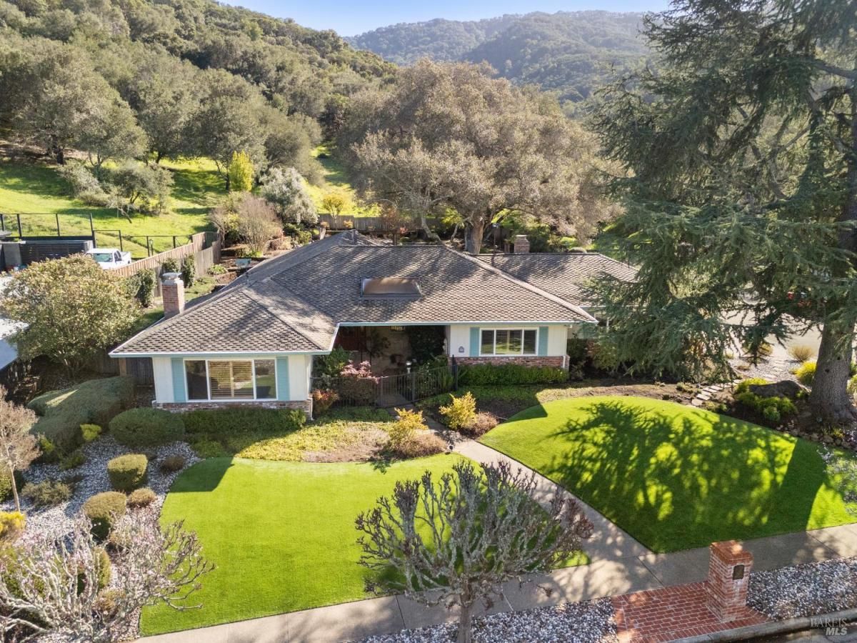 MLS #326012002 img 0