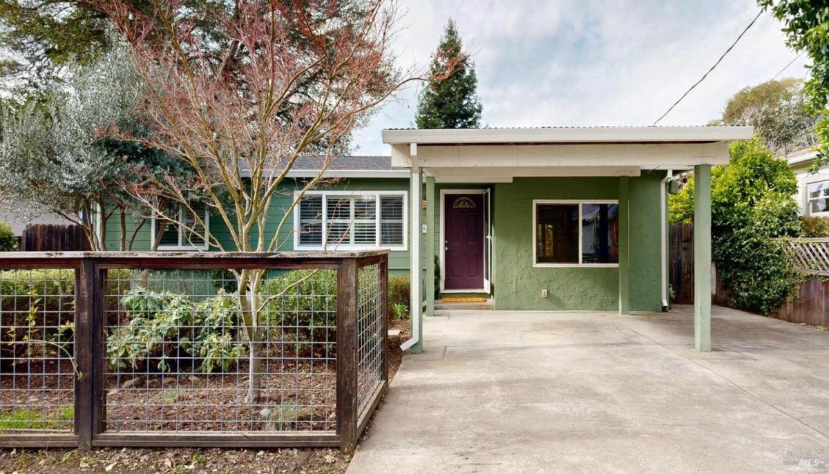 MLS #326012181 img 0