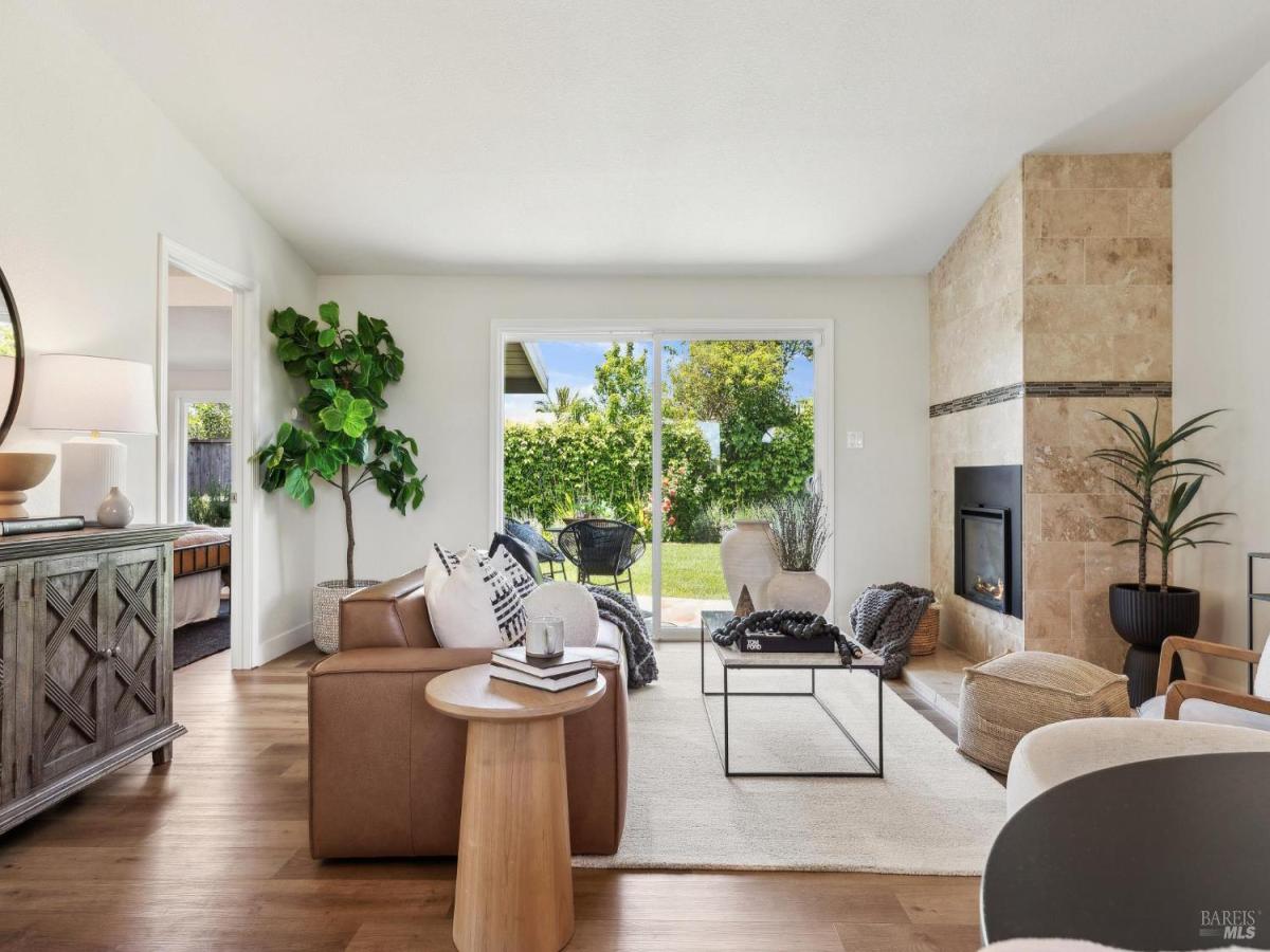 MLS #326012210 img 0