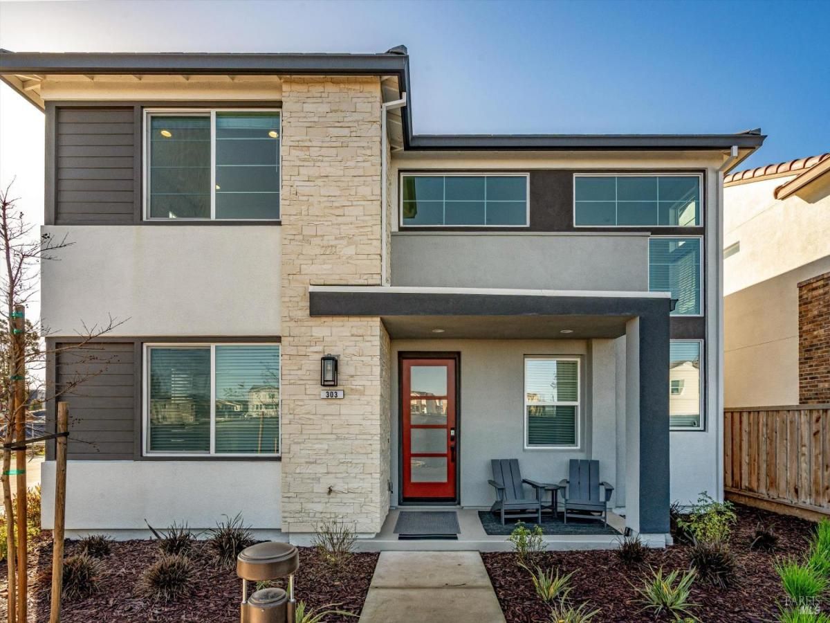 MLS #326012243 img 0