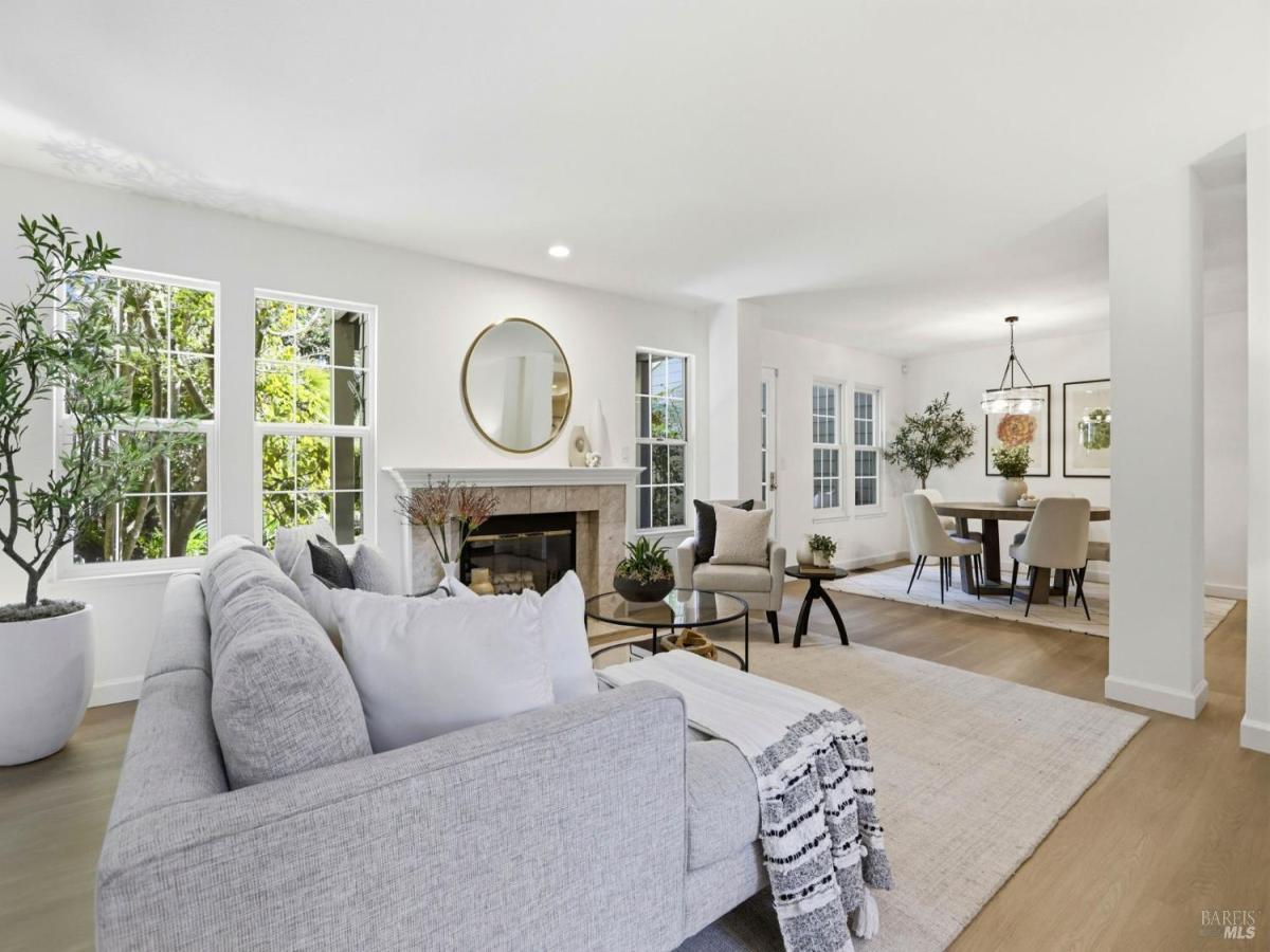 MLS #326012282 img 0