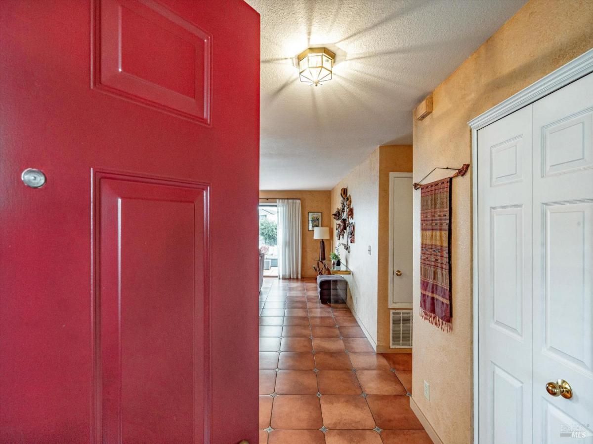 MLS #326012290 img 0