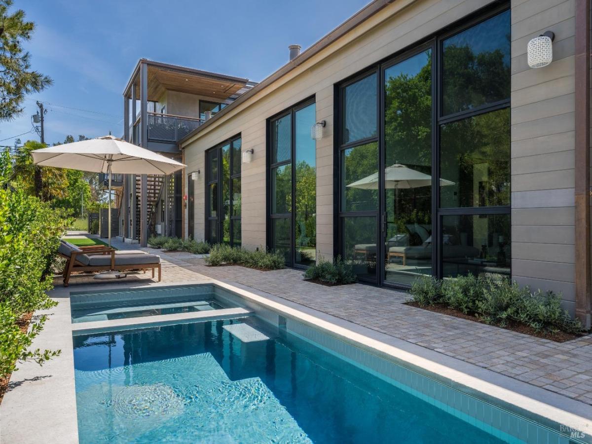 MLS #326012318 img 0