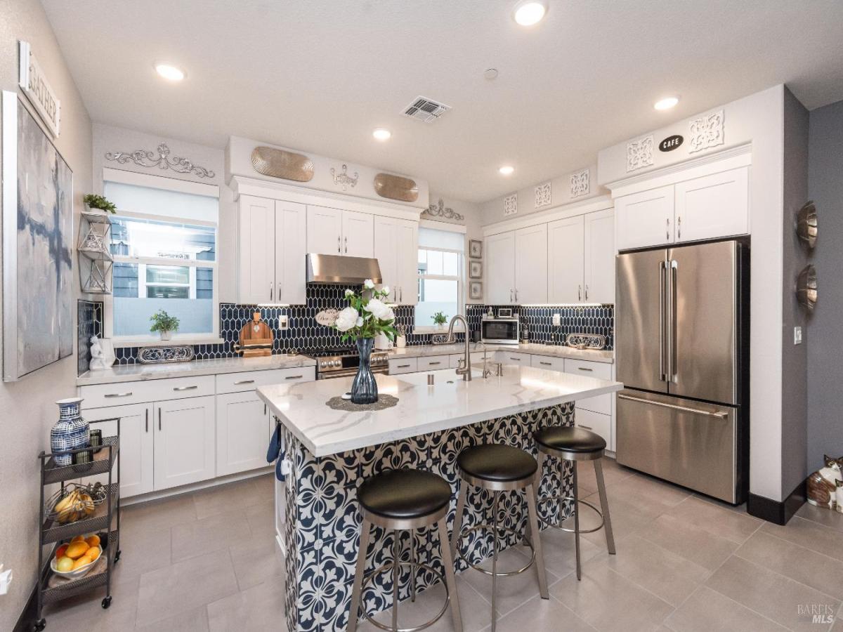 MLS #326012341 img 0