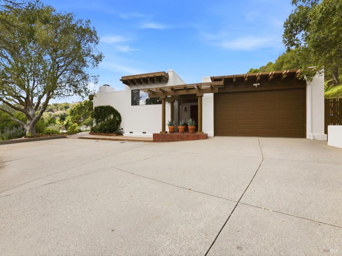 MLS #326012530 img 0