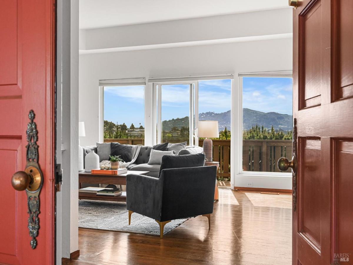 MLS #326012563 img 0