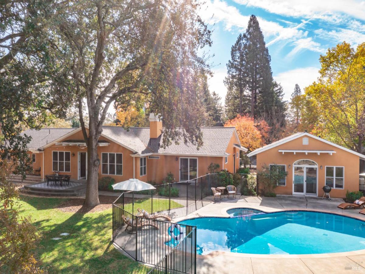 MLS #326012582 img 0