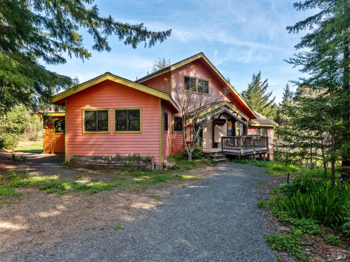 MLS #326012643 img 0