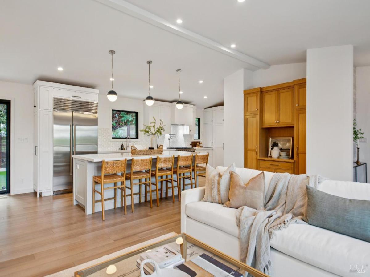 MLS #326012936 img 0