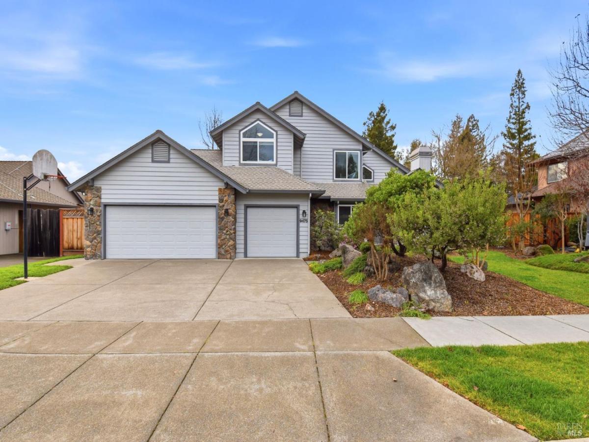 MLS #326012945 img 0