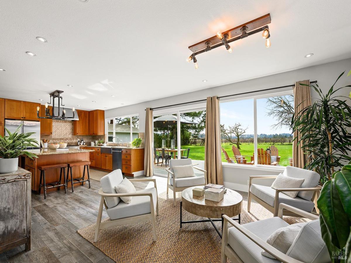 MLS #326013102 img 0