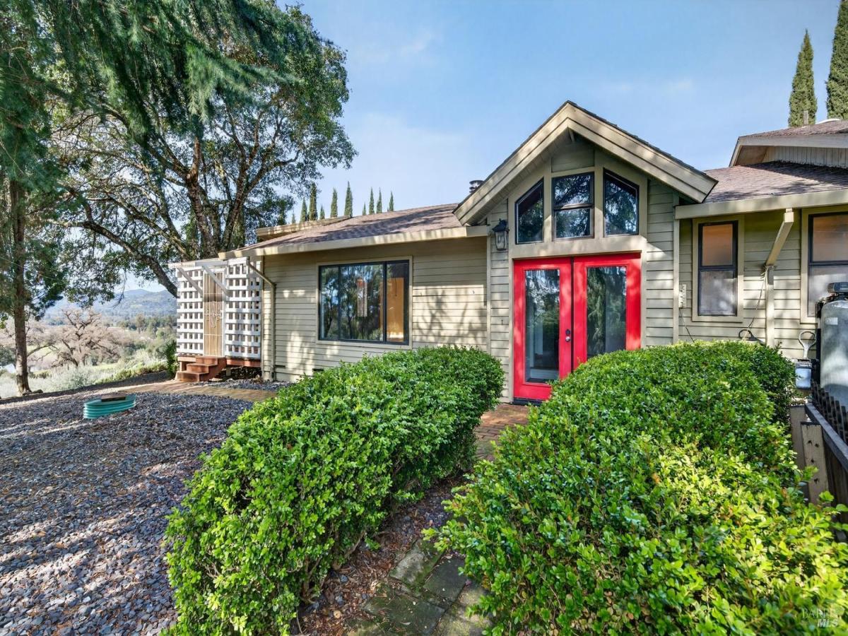 MLS #326013130 img 0