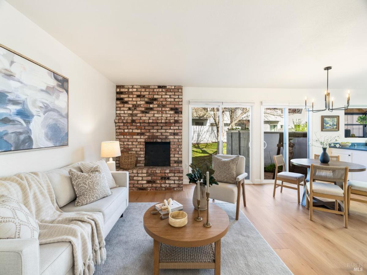 MLS #326013325 img 0